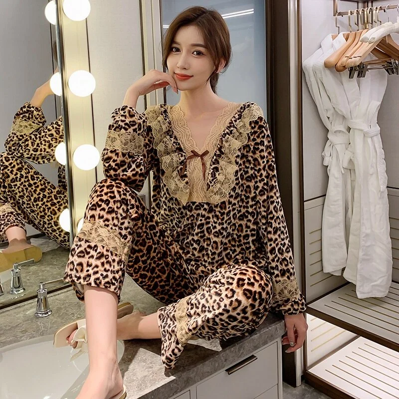 women's pajamas with a blend of comfort, style, and functionality2021 Autumn Winter Gold Velvet Sexy Leopard Lace V-neck Pajama Set for Women Long Sleeve Sleepwear Homewear Pijama Mujer Clothes