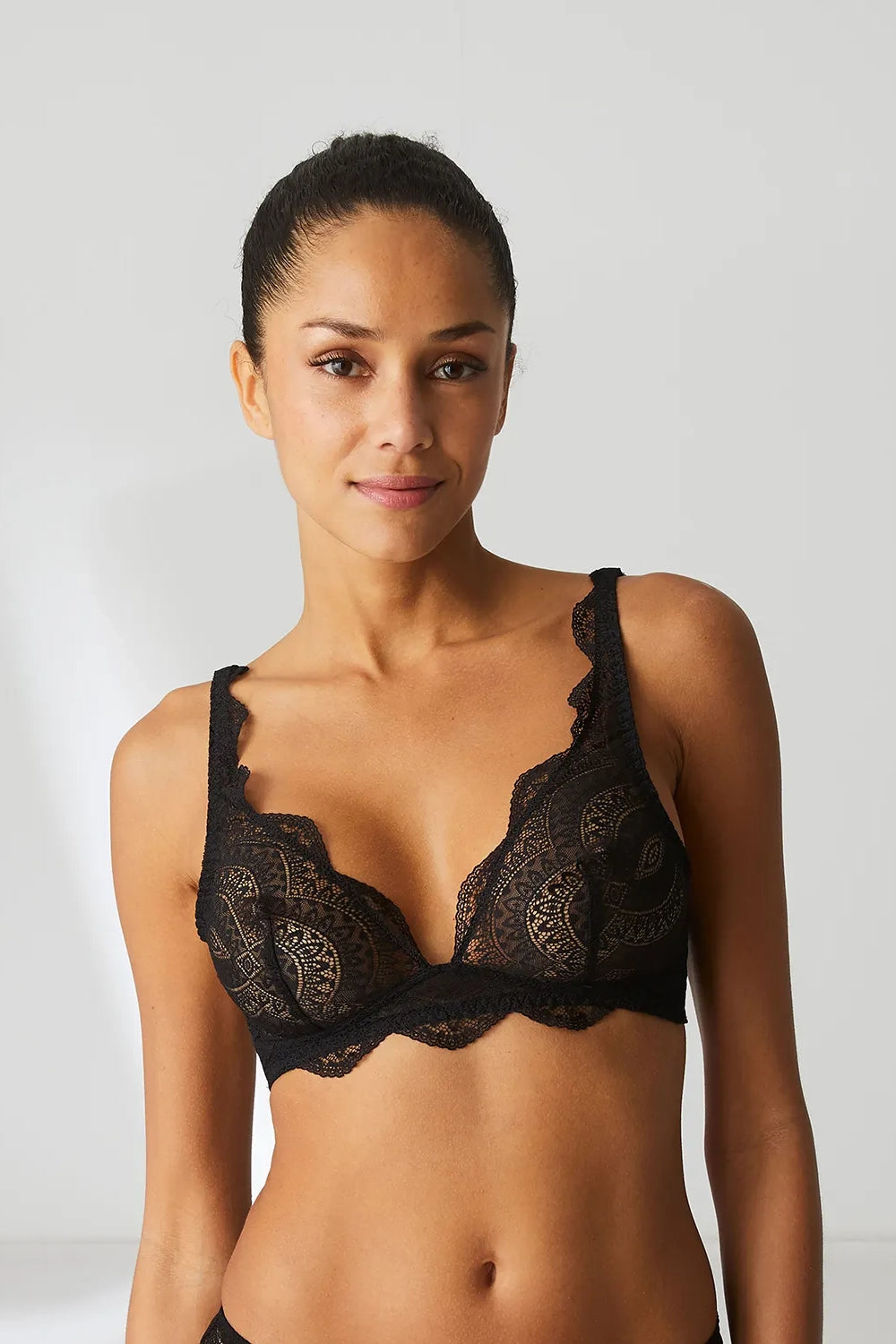 floral lace lingerie with matching pantiesSimone Pérèle | Karma, Bügelloser Triangle (Black/ Beige)