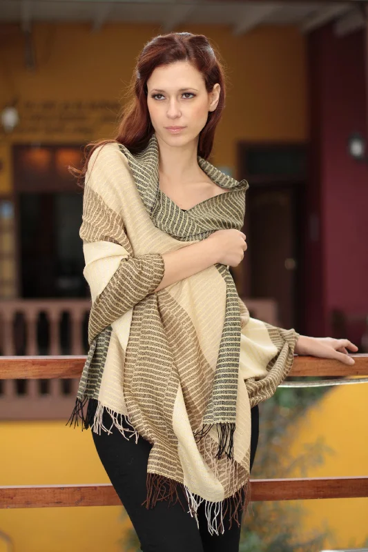 Women's Solid Color SweatersHuancayo Warmth Handmade Peruvian Alpaca Wool Patterned Shawl